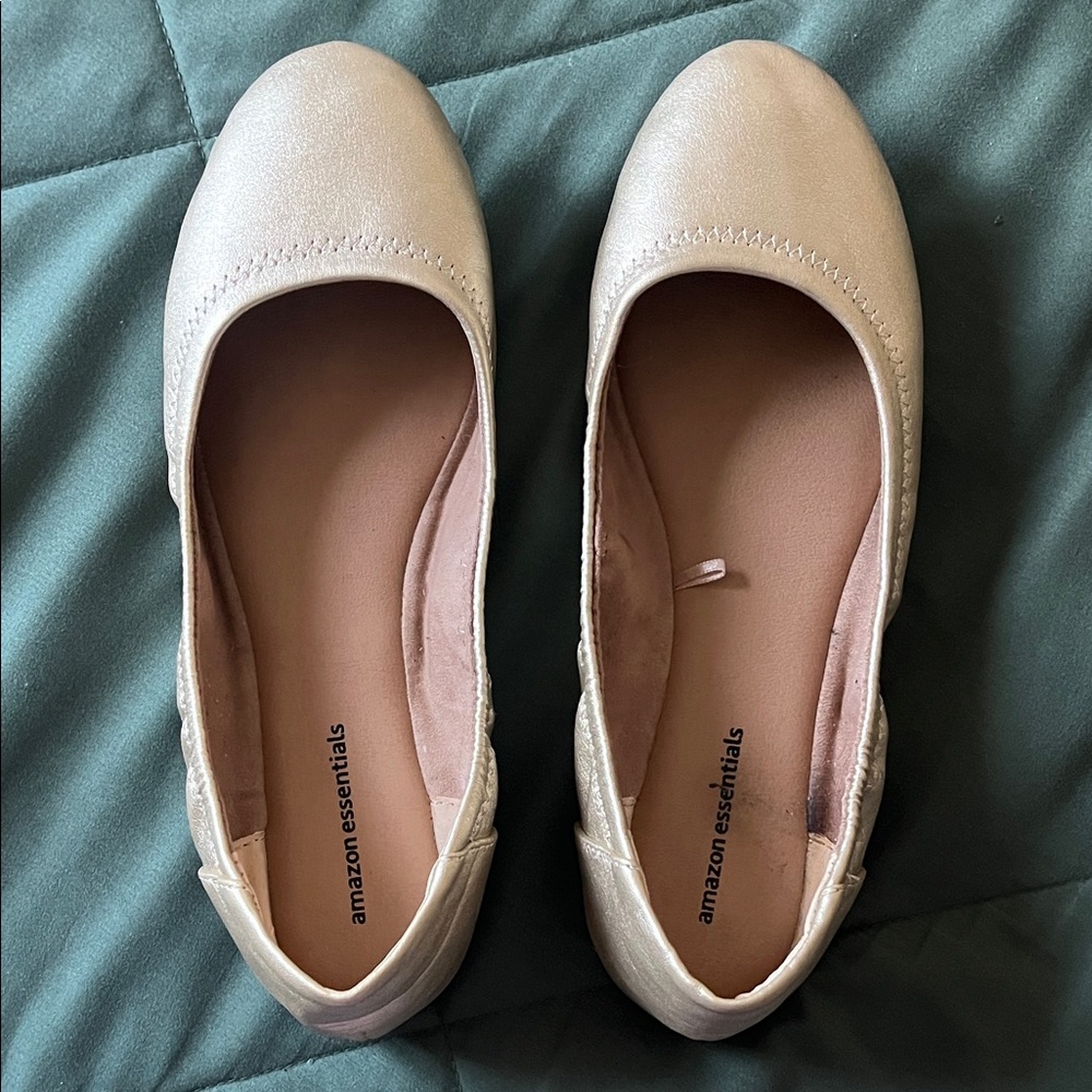 Amazon Essentials Women's Tan Ballet Flats